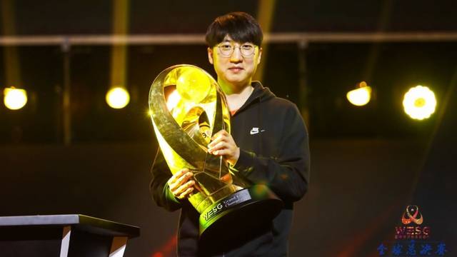 职位而备受 职位而备受